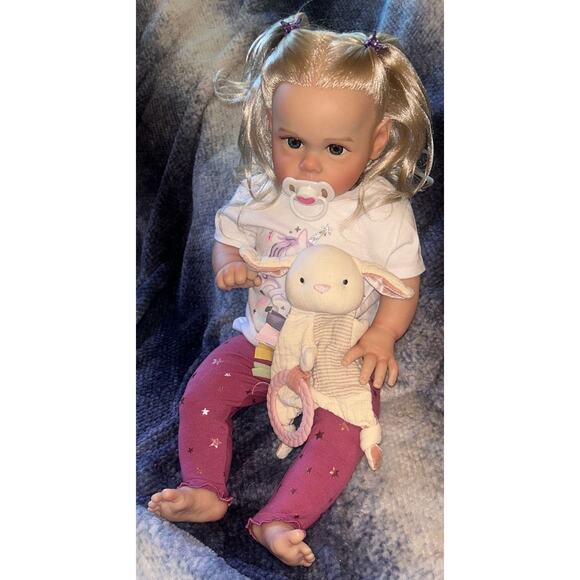 PYD Reborn Blonde Baby Girl Cloth Body & Soft Touch Vinyl Limbs + Accessories - Picture 3 of 7